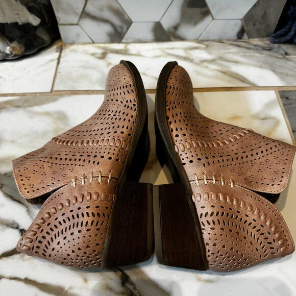 Not Rated Girl's Pink Laser Eyelet Vegan Leather Ankle Booties Size 6.5 - Picture 6 of 9